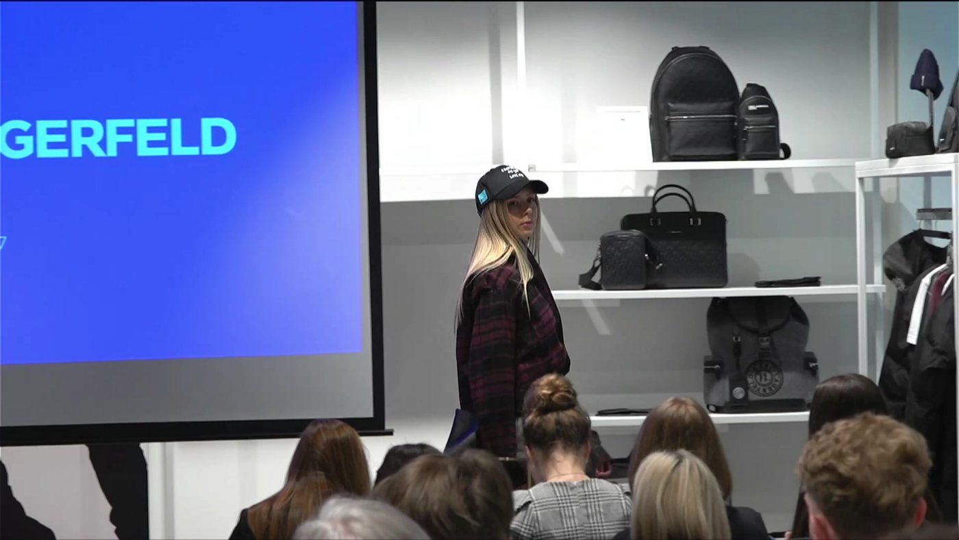 Показ коллекции Karl Lagerfeld в шоуруме — кадр из трансляции Pro-Stream